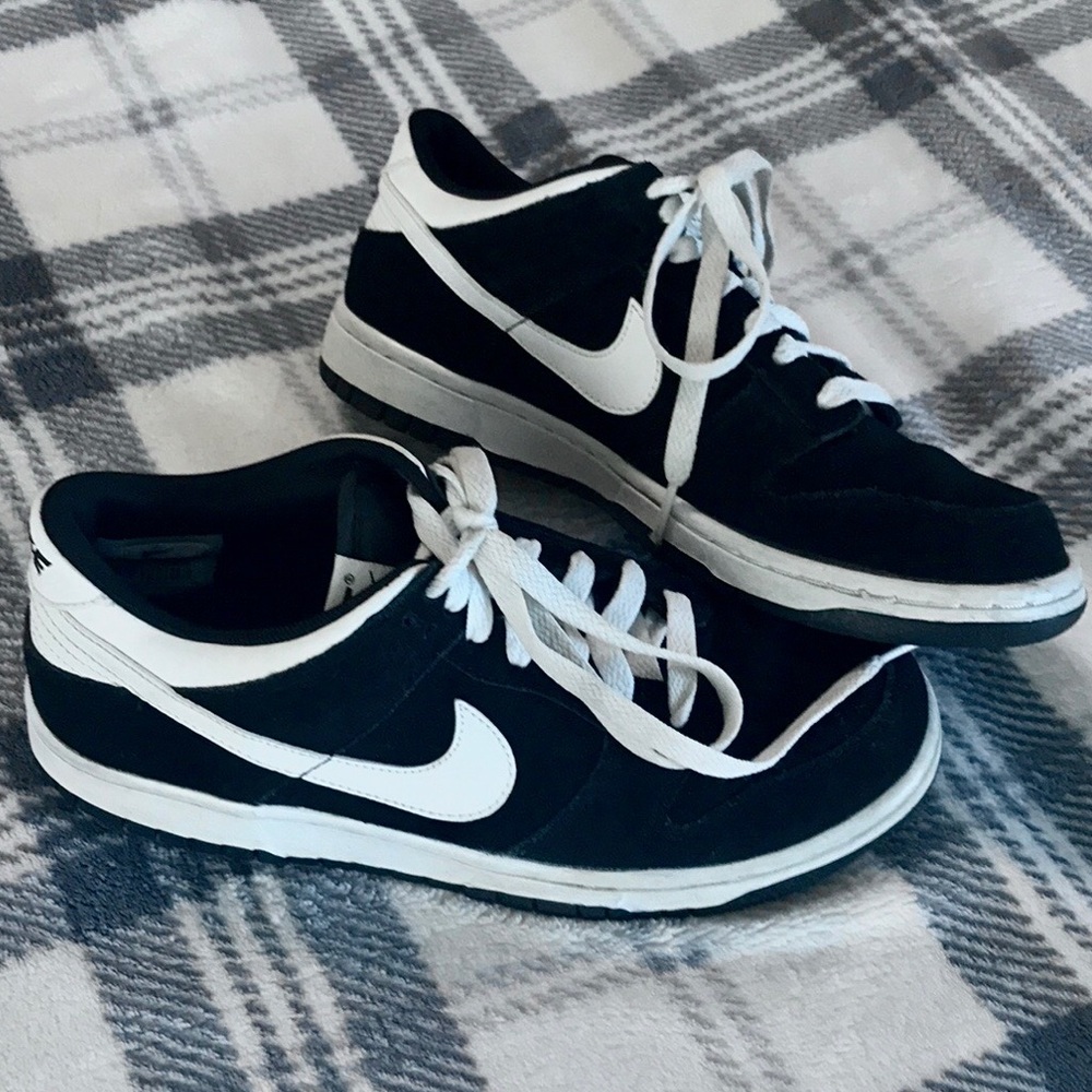 B&W nike shoes (8 in women’s 6.5 in youth)